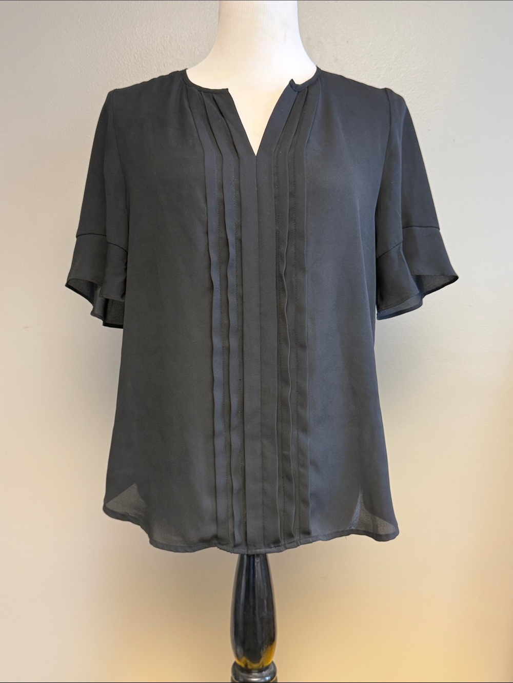 Roz & Ali Black Pleated Flutter Sleeve Blouse Women's Small Career Top - Picture 3 of 5